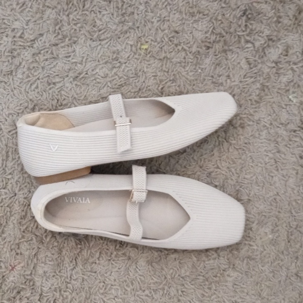 Vivaia Beige Textured Loafers - Picture 4 of 11